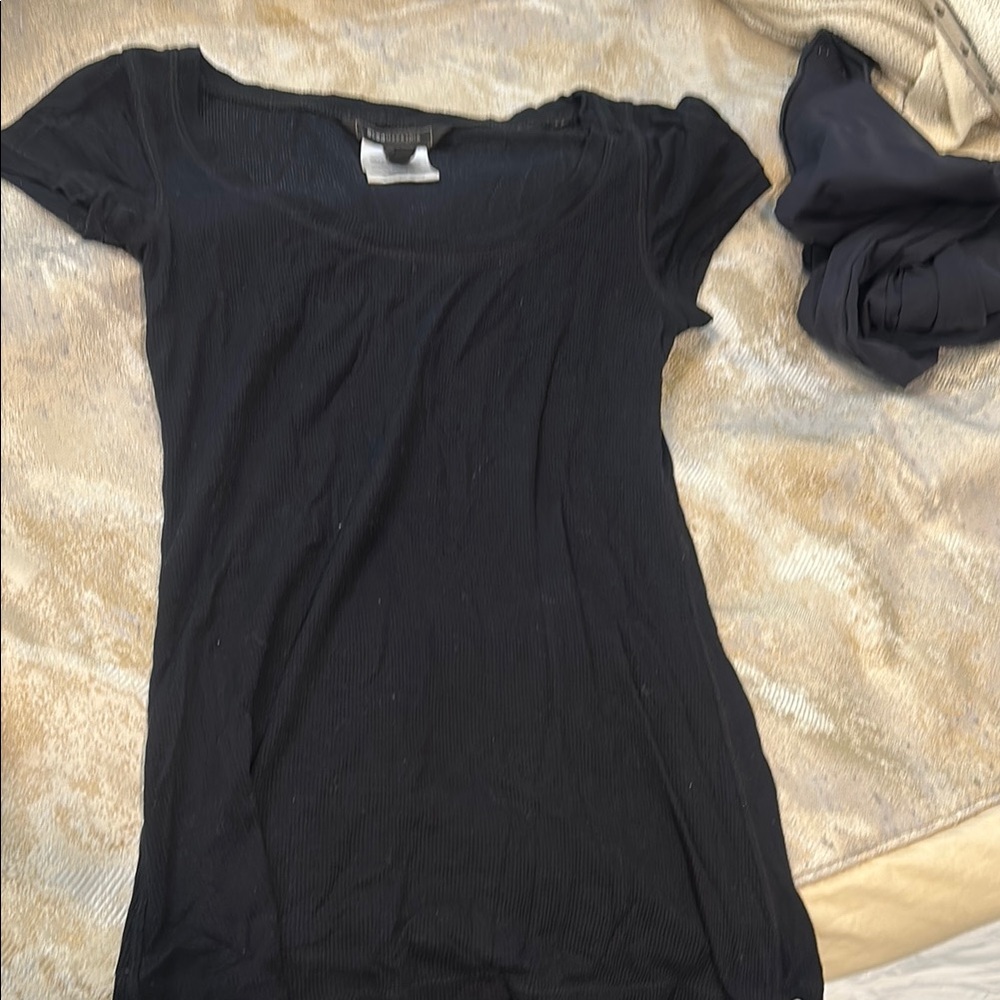 BCBGMaxAzria Black Fitted Short Sleeve Tee